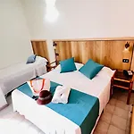 Zeeva And Отель Торре-дей-Корсари
