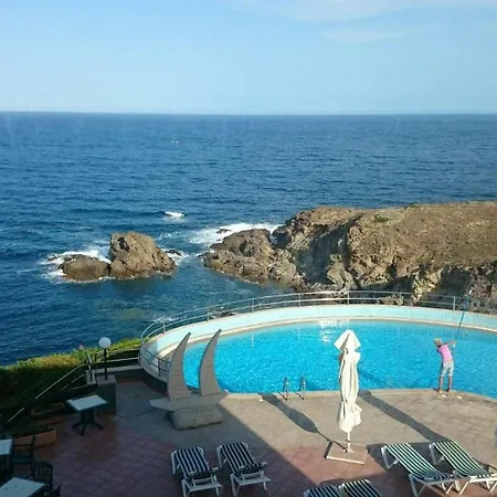 Hotel Zeeva And
